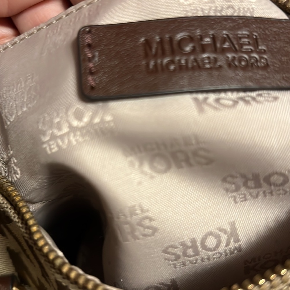 Michael kors purse - Picture 9 of 10